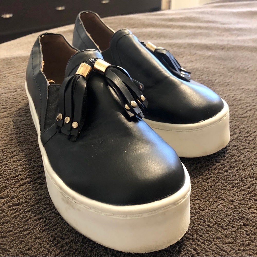 chic black & gold platform sneakers✨ 7W